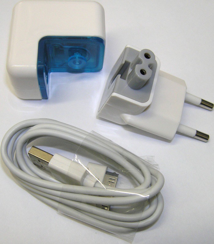 �������� ���������� ��� Apple iPhone 4 Travel Charger AU-M2-CA
