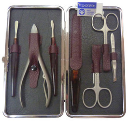 Фото набора для маникюра DOVO 25863