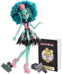Фото куклы Mattel Monster High Монстры! Камера! Мотор! Honey Swamp BLX24