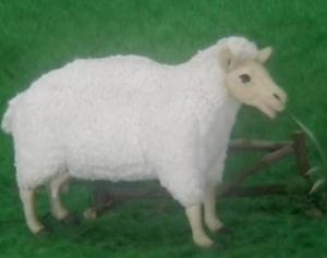 Фото овечка белая, анимированная 38 см Hansa 0344