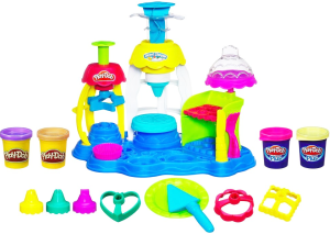 Фото набора для лепки Hasbro Play-Doh Фабрика пирожных A0318