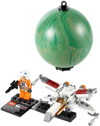 Фото конструктора LEGO Star Wars Истребитель X-Wing и планета Явин 4 9677