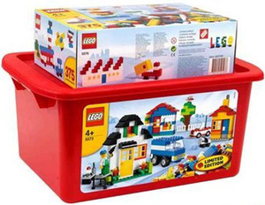 Фото конструктора LEGO Creator Ящик с кубиками и подарком 66284