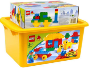 Фото конструктора LEGO Duplo Ящик с кубиками и подарком 66283