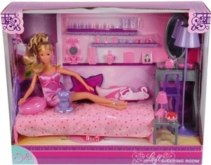 Фото куклы Simba Штеффи в спальне 5738653