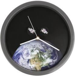 Фото настенных часов Kikkerland Astronaut
