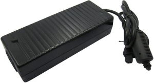 Фото универсального зарядного устройства Pitatel ADU-120.1A