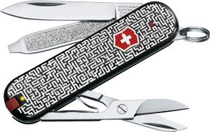 Фото швейцарского армейского ножа Victorinox Classic Labyrinth 0.6223.L1202