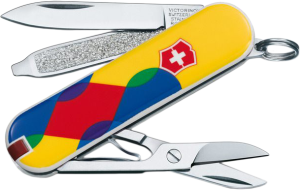 Фото швейцарского армейского ножа Victorinox Classic SD Yusta Posed 0.6223.L1209