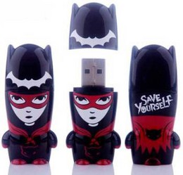 Фото флэш-диска Mimoco Mimobot Emily the Strange - Save Yourself 4GB