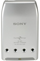 Фото набора Sony Quick mini для аккумуляторных батарей AA и AAA + 2 АКБ